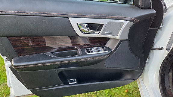 Jaguar XF 15 of 30