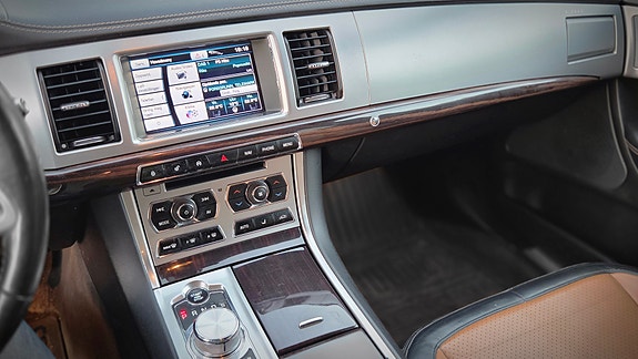 Jaguar XF 25 of 30