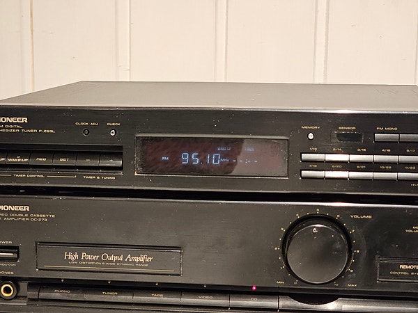 Pioneer F-Z93L FM/AM Digital Synthesizer Tuner