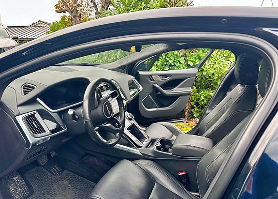 Jaguar I-PACE 4 of 23
