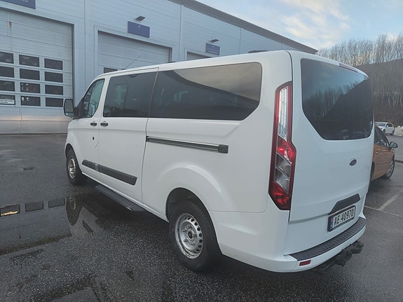 Ford Tourneo Custom 3 of 5