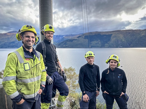 Linjebygging på Leikanger