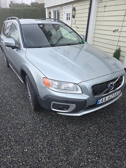 Volvo XC70 2 of 5