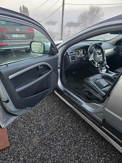 Volvo XC70 3 of 5