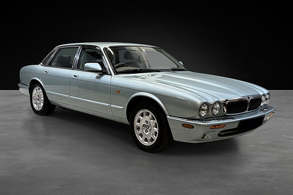 Jaguar XJ 2 of 25