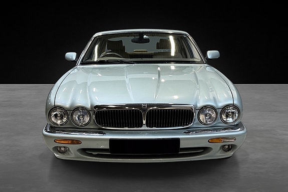 Jaguar XJ 5 of 25