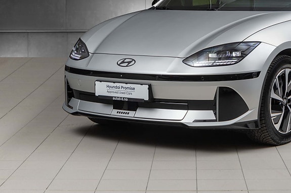 Hyundai Ioniq 6 2 of 5