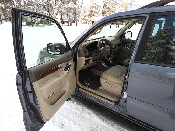 Toyota Land Cruiser 2 of 5