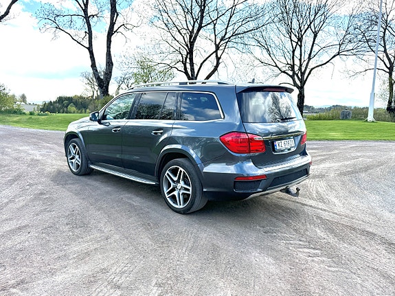 Mercedes-Benz GL350 3 of 5