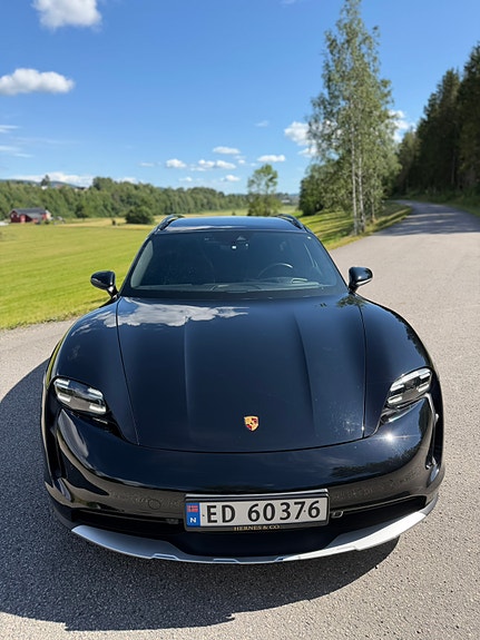 Porsche Taycan Cross Turismo 3 of 10