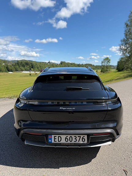 Porsche Taycan Cross Turismo 6 of 10