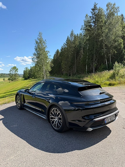 Porsche Taycan Cross Turismo 4 of 10
