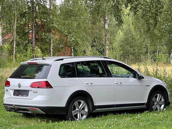 Volkswagen Golf VII 11 of 22