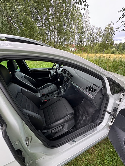 Volkswagen Golf VII 21 of 22