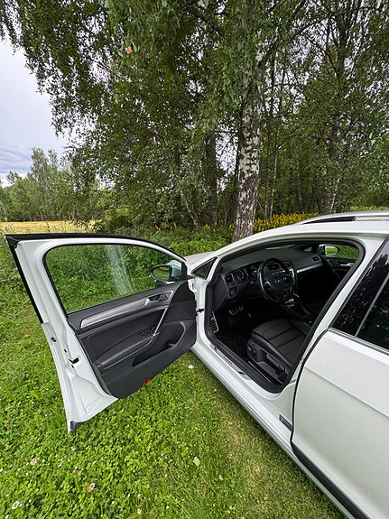 Volkswagen Golf VII 13 of 22