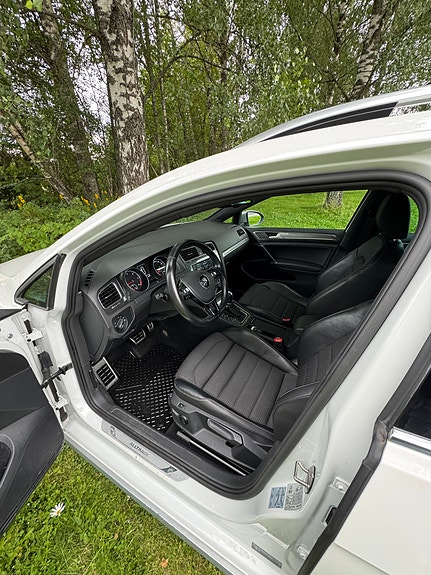 Volkswagen Golf VII 14 of 22