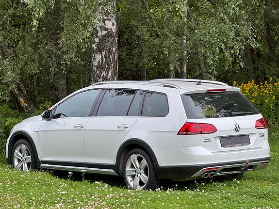 Volkswagen Golf VII 9 of 22