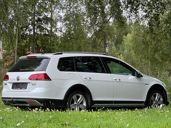 Volkswagen Golf VII 12 of 22