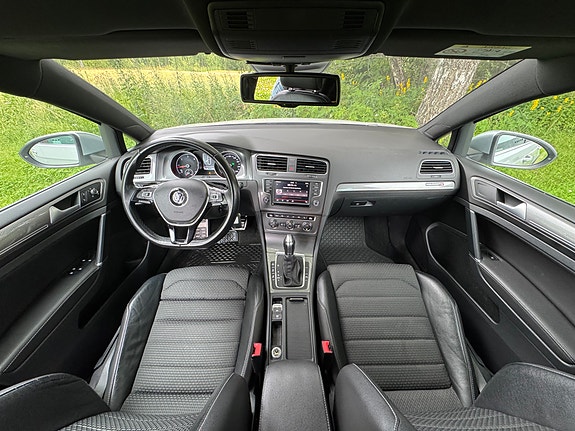 Volkswagen Golf VII 22 of 22