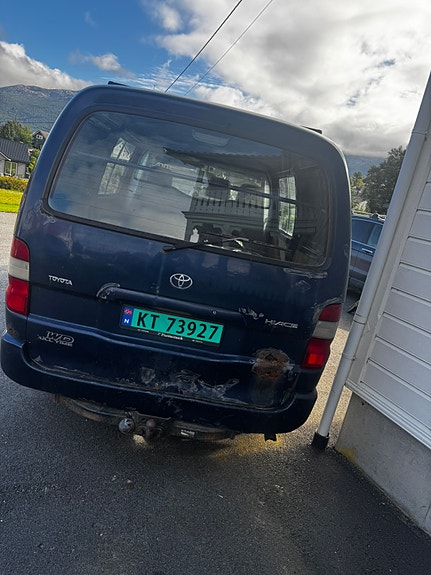 Toyota HiAce 5 of 7