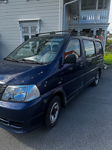 Toyota HiAce 3 of 7