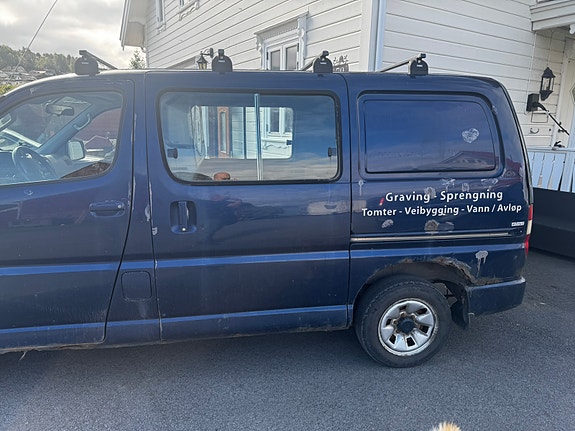 Toyota HiAce 4 of 7