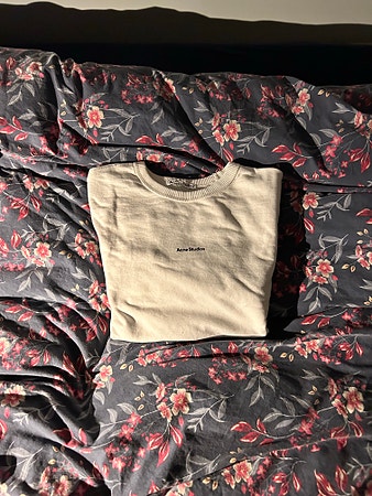 Kjempefin Acne Studios Genser