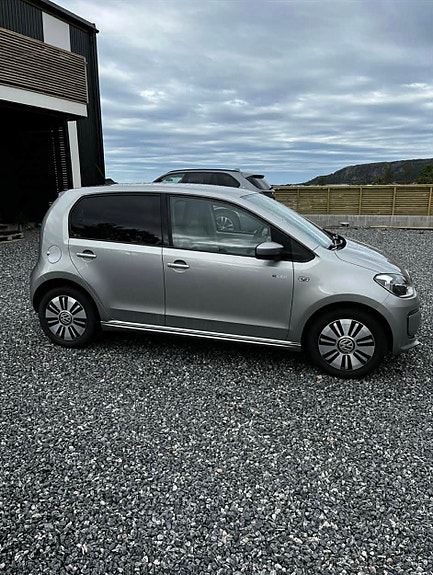 Volkswagen UP! 4 of 5