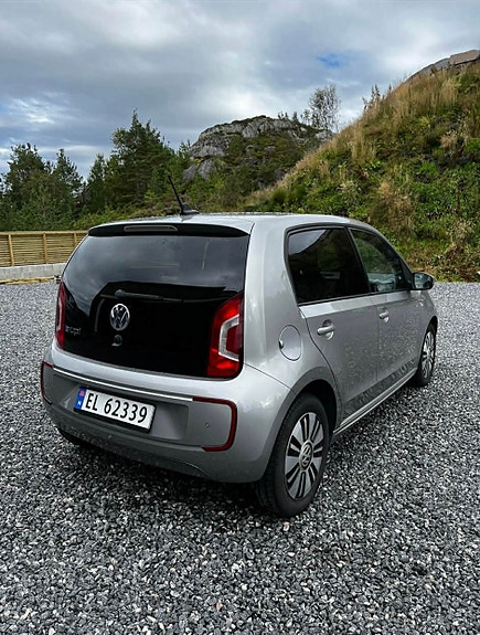Volkswagen UP! 3 of 5