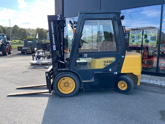 Daewoo D33S-3 2 of 17