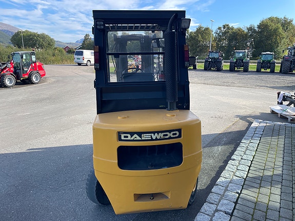 Daewoo D33S-3 4 of 17