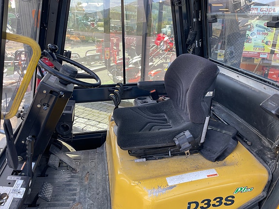 Daewoo D33S-3 12 of 17