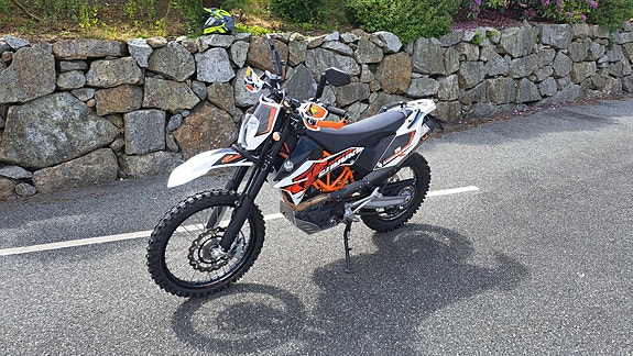 KTM 690 Enduro R 3 of 5