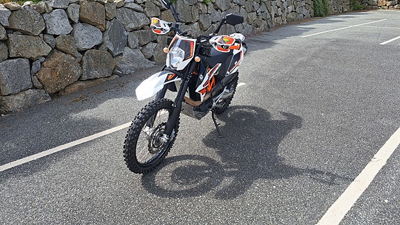 KTM 690 Enduro R 2 of 5