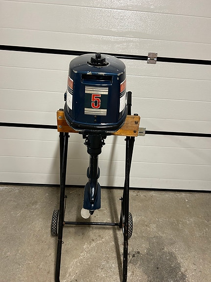 Yamaha 5 hk kort stamme i god stand m/integrert tank