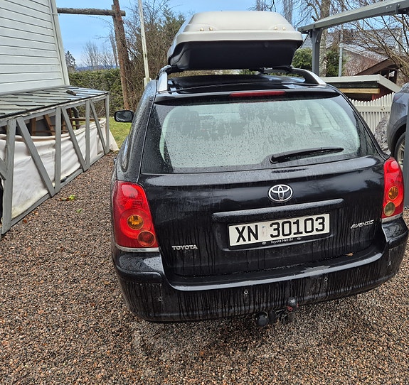 Toyota Avensis 2 of 5