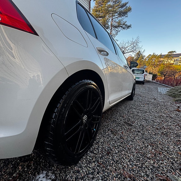 Volkswagen Golf VII 2 of 30