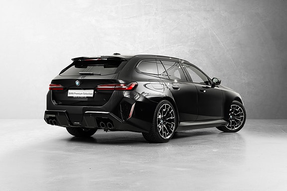 BMW M5 3 of 5