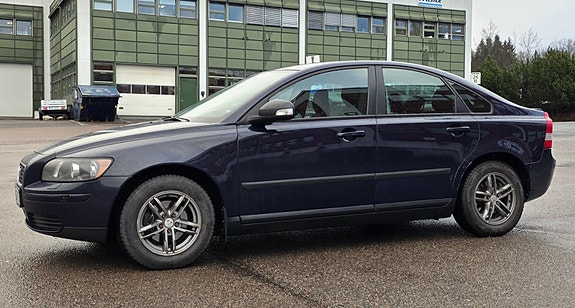 Volvo S40 2 of 5