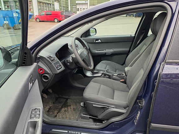 Volvo S40 12 of 25