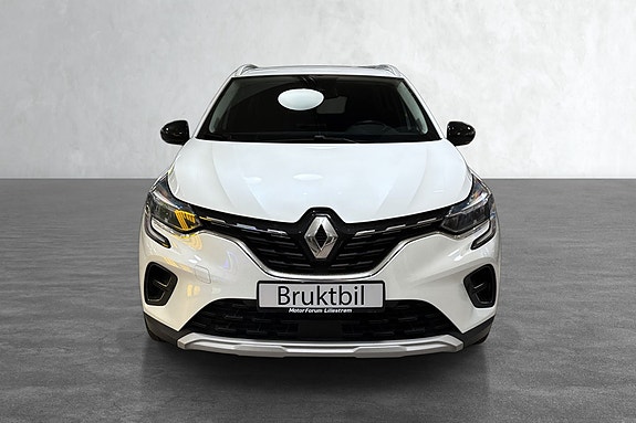 2.875,- pr mnd med 0,- i egenkapital
Renault Captur 2021 med moderne SUV-design, markant front og C-formede LED‑kjørelys som gir bilen et tydelig og gjenkjennelig uttrykk.