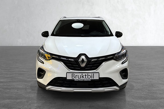 2.875,- pr mnd med 0,- i egenkapital
Renault Captur 2021 med moderne SUV-design, markant front og C-formede LED‑kjørelys som gir bilen et tydelig og gjenkjennelig uttrykk.