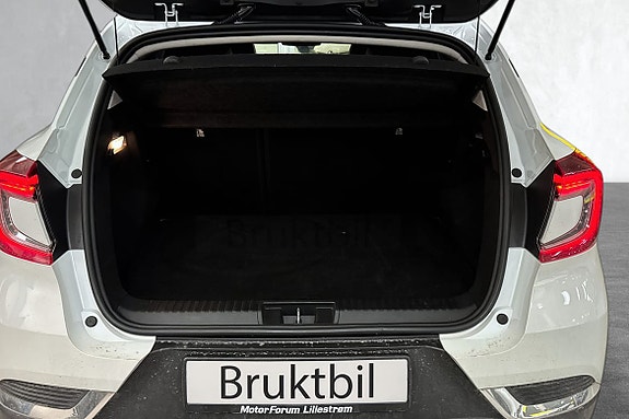 Skyver man baksetene fremover får man ekstra stor plass i bagasjerommet.