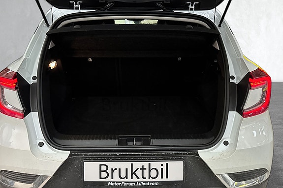 Skyver man baksetene fremover får man ekstra stor plass i bagasjerommet.