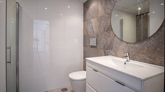 Moderne toppleilighet med 3 soverom og 65 m² privat takterrasse