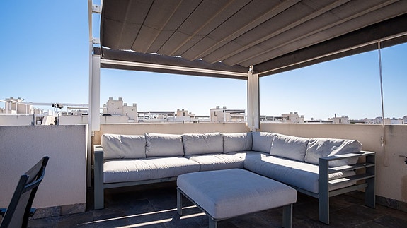 Moderne toppleilighet med 3 soverom og 65 m² privat takterrasse