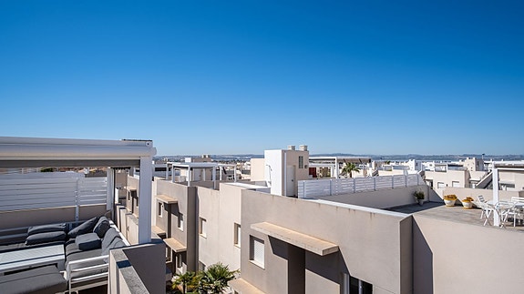 Moderne toppleilighet med 3 soverom og 65 m² privat takterrasse