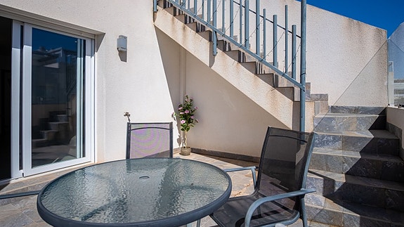 Moderne toppleilighet med 3 soverom og 65 m² privat takterrasse