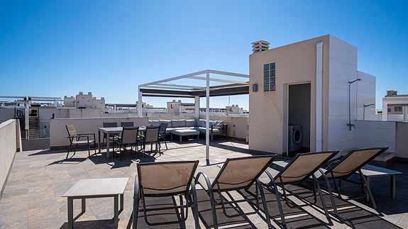 Moderne toppleilighet med 3 soverom og 65 m² privat takterrasse