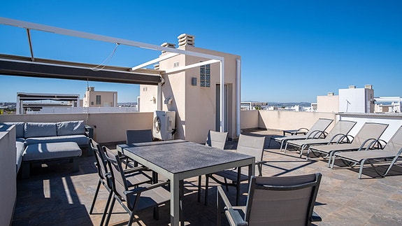 Moderne toppleilighet med 3 soverom og 65 m² privat takterrasse